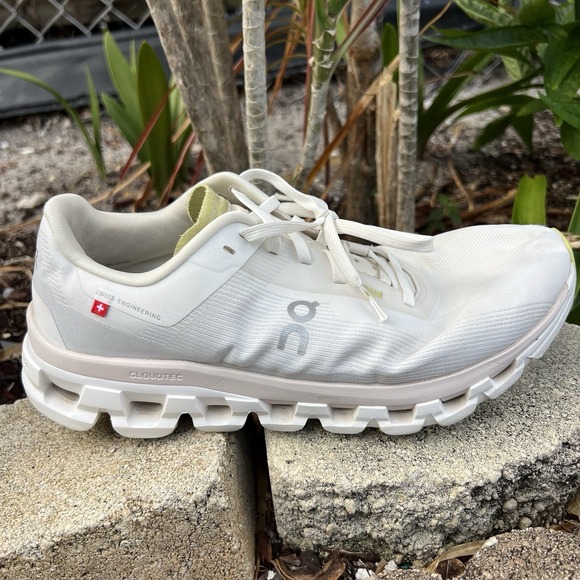 On Clouds Shoes - On Running Cloudflow 4 Women's White/ Sand Trainers Shoes 3WD30110248 Size 9
